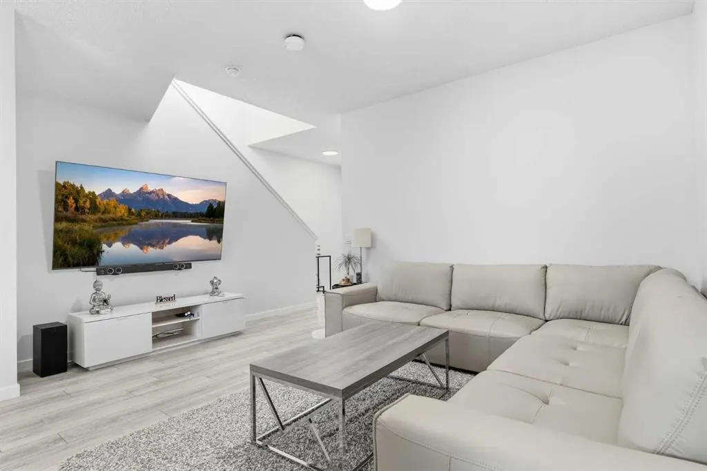 44 Amblefield Avenue NW — photo 2