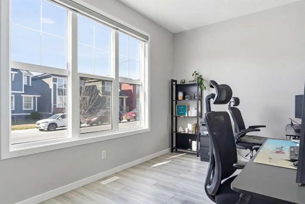 44 Amblefield Avenue NW — photo 3