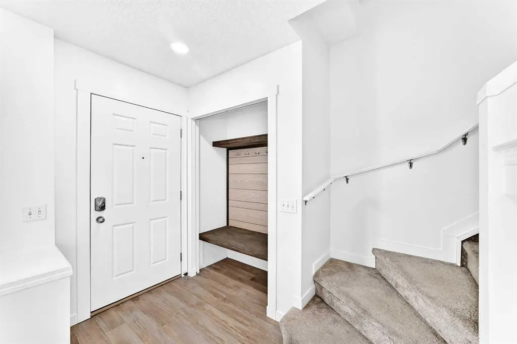 294 Elgin View SE — photo 3