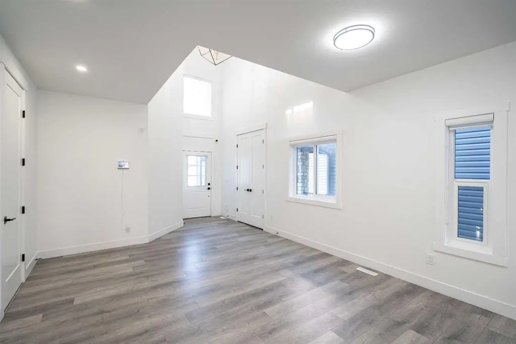 123 Saddlecrest Grove NE — photo 2
