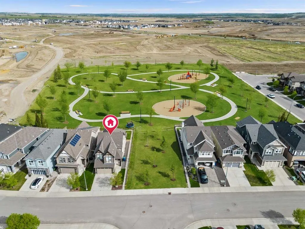 27 Mahogany Crescent SE — photo 2