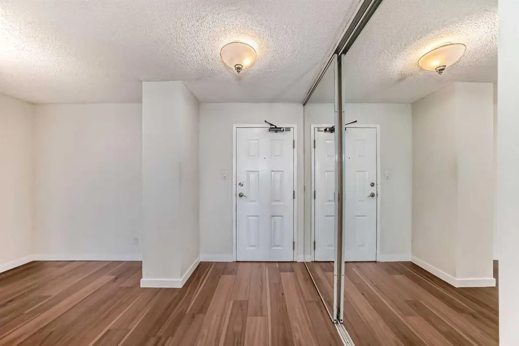 924 14 Avenue SW #1602 — photo 3