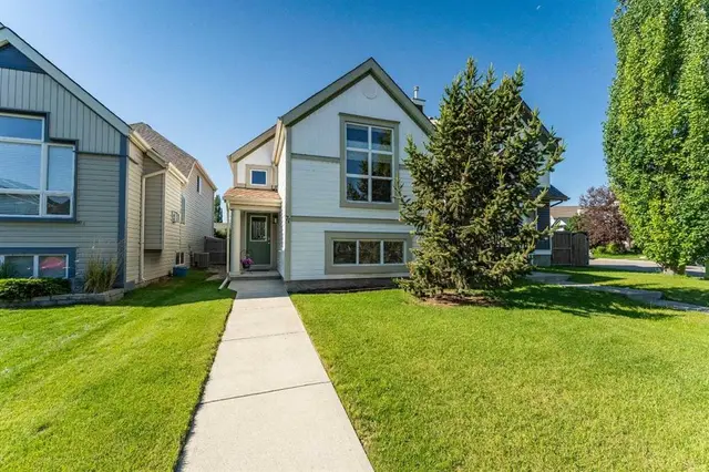 71 Copperfield Rise SE