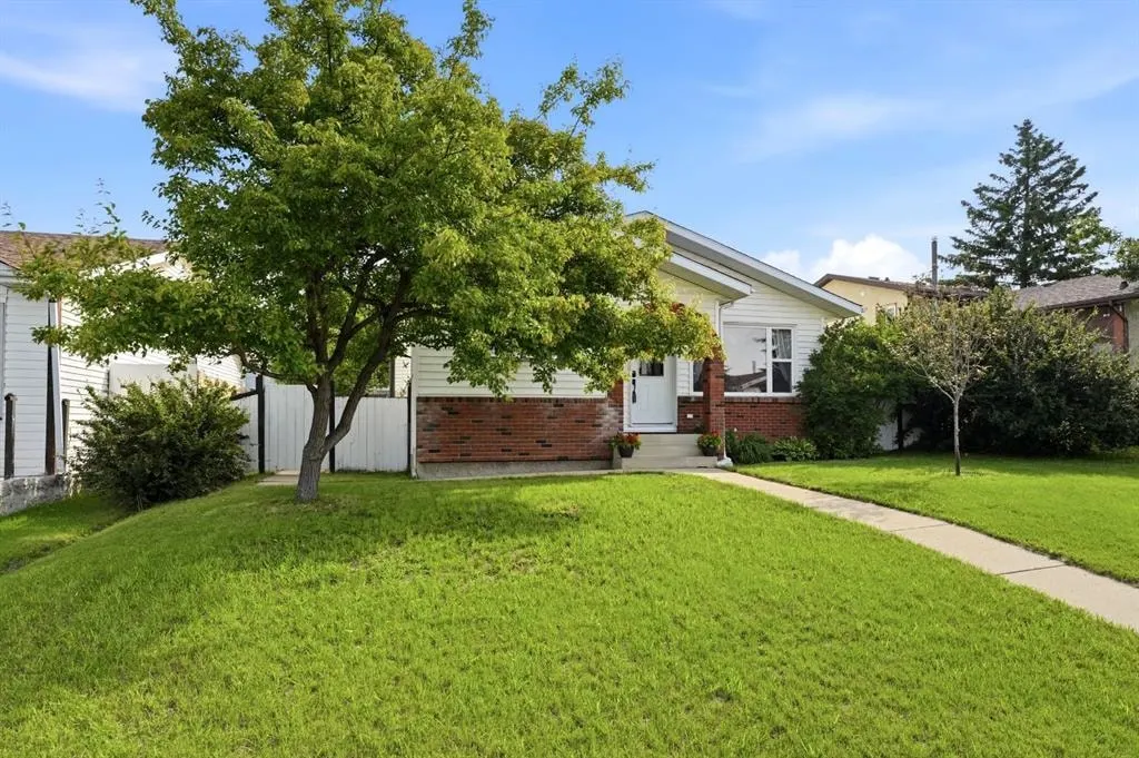 5 Everitt Crescent — photo 3