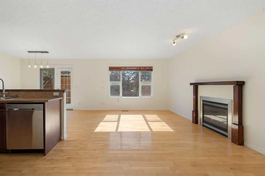 78 Cougar Plateau Way SW — photo 2