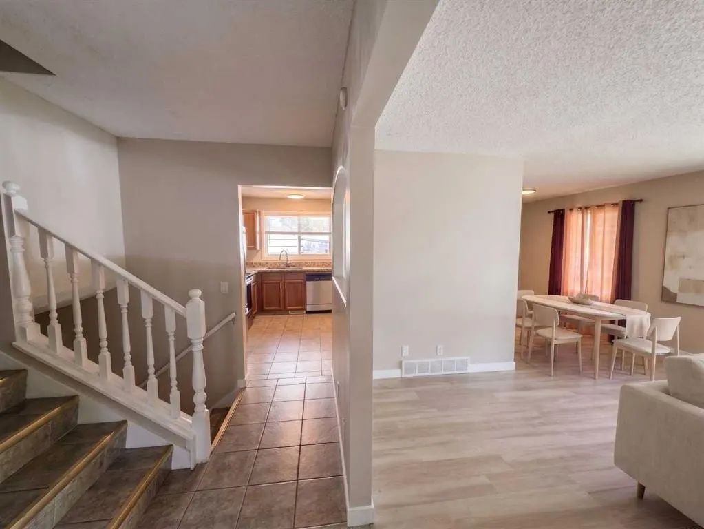 1095 Berkley Drive NW — photo 3
