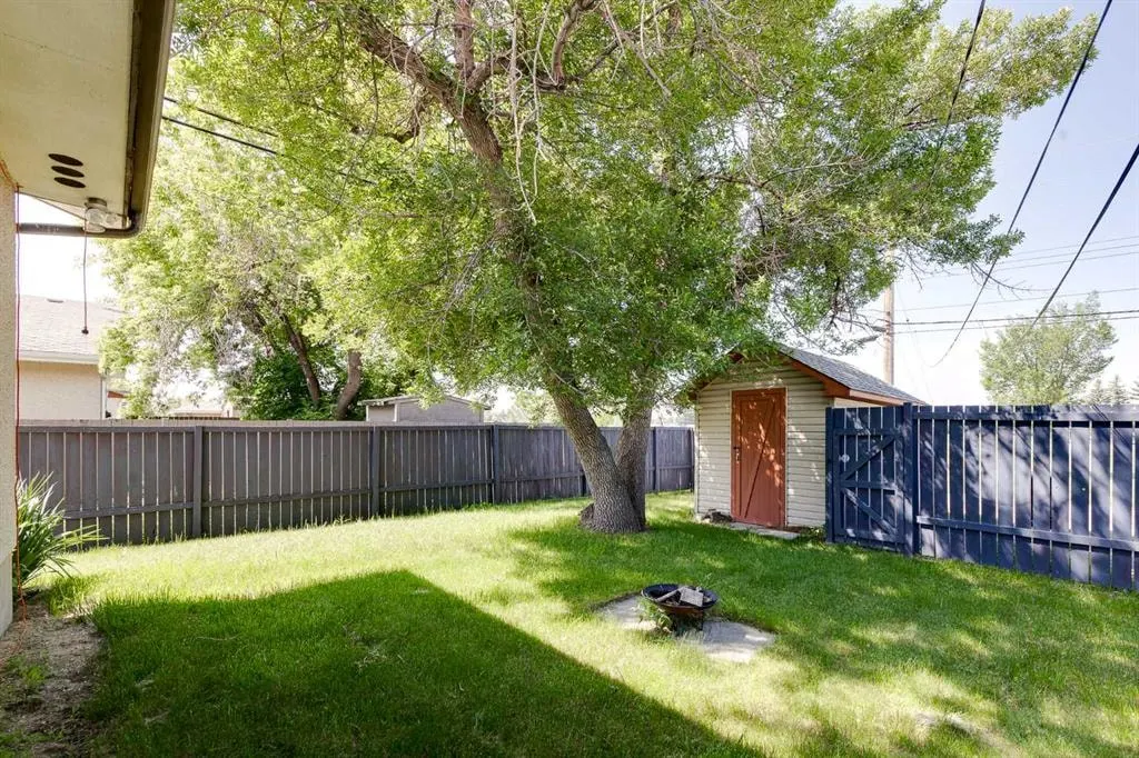 933 Marcombe Drive NE — photo 2