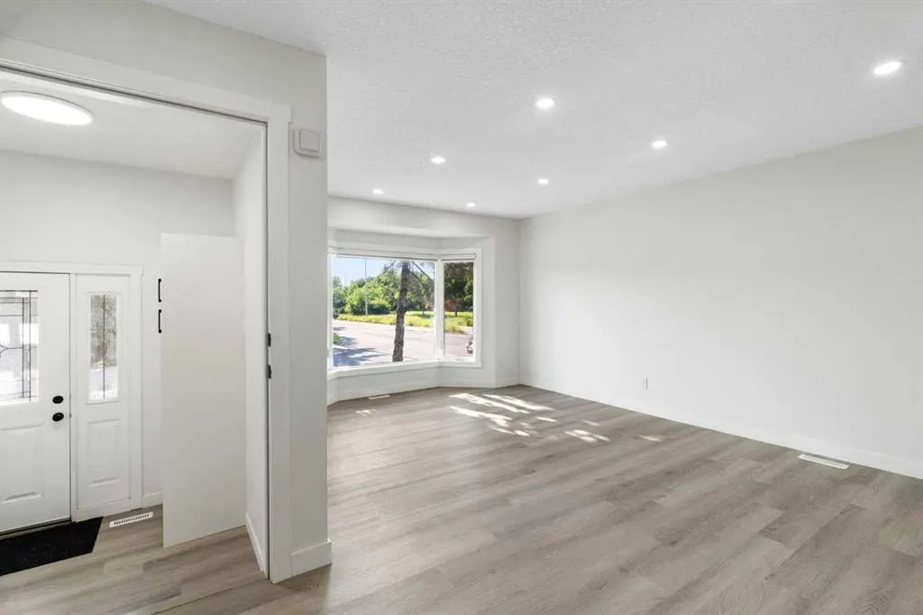 3504 33 Street SE — photo 3