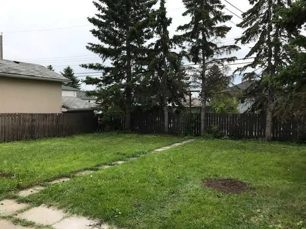2715 14 Avenue SE — photo 2