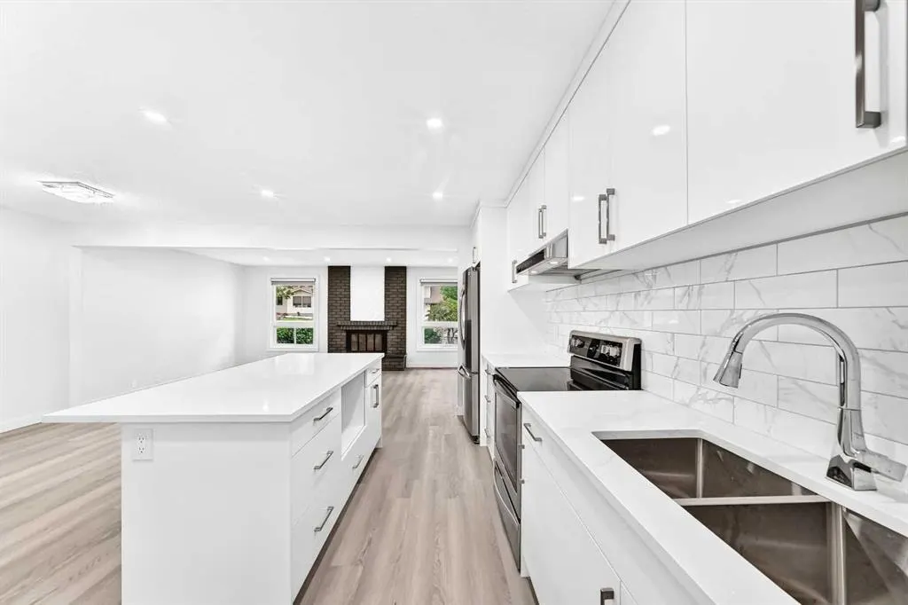 3319 Radcliffe Drive SE — photo 2