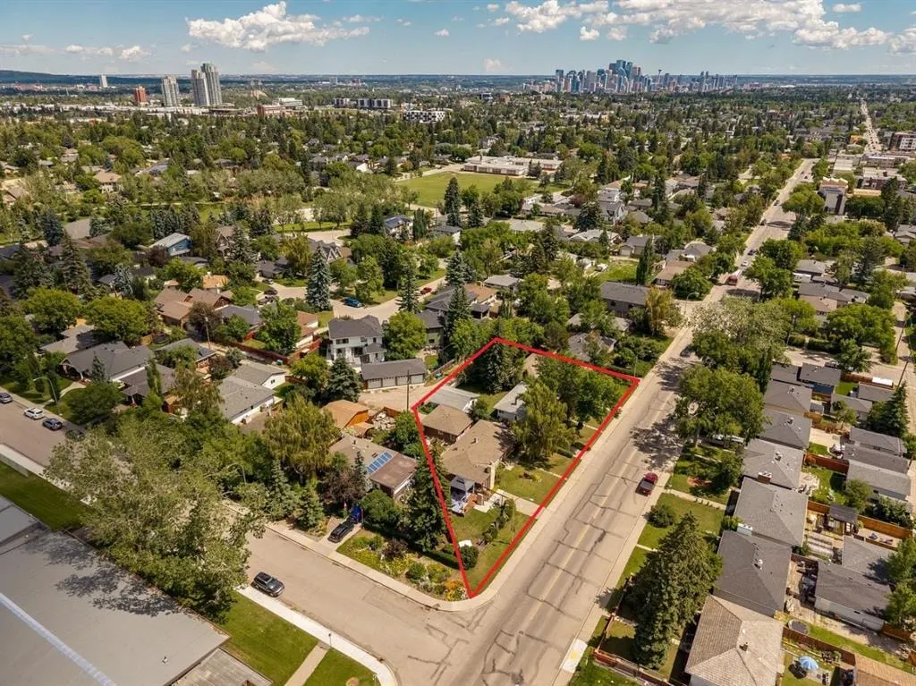 4520 26 Avenue SW — photo 3
