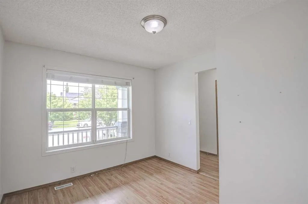 23 Prestwick Cove SE — photo 2