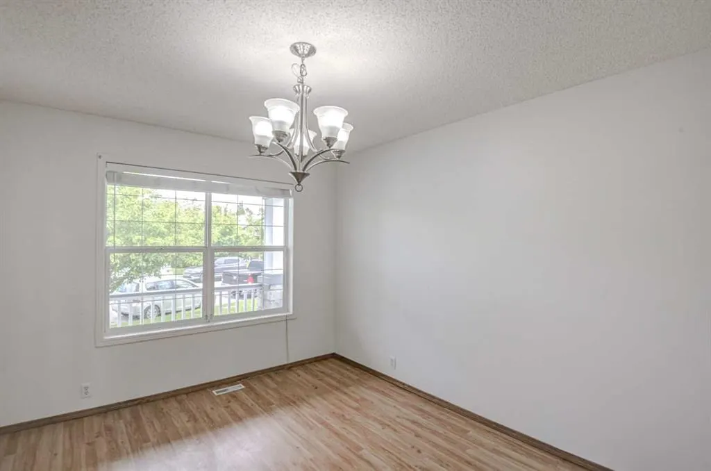 23 Prestwick Cove SE — photo 3