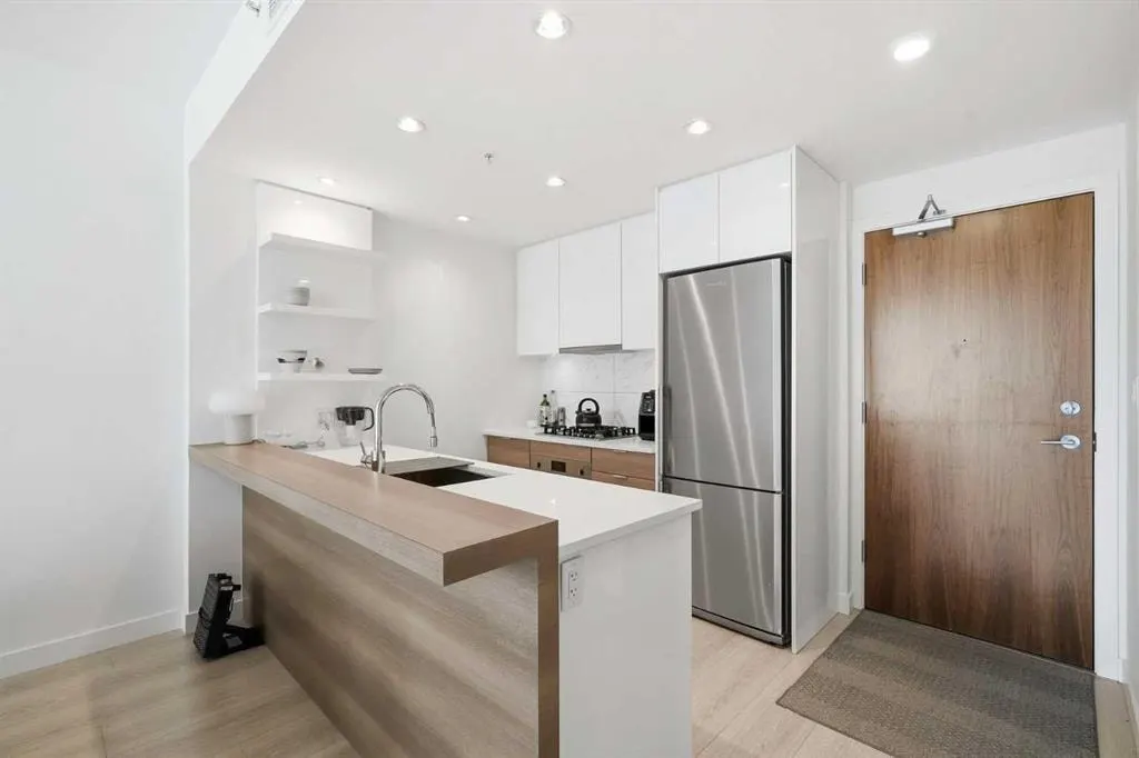 138 waterfront Court SW #303 — photo 1