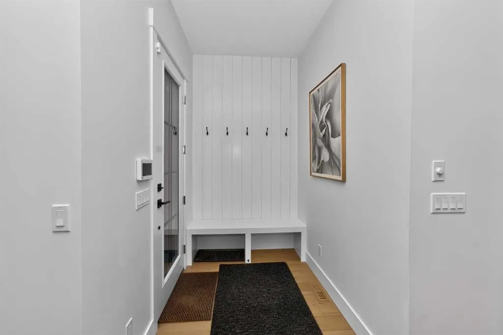 219 18 Avenue NE — photo 3