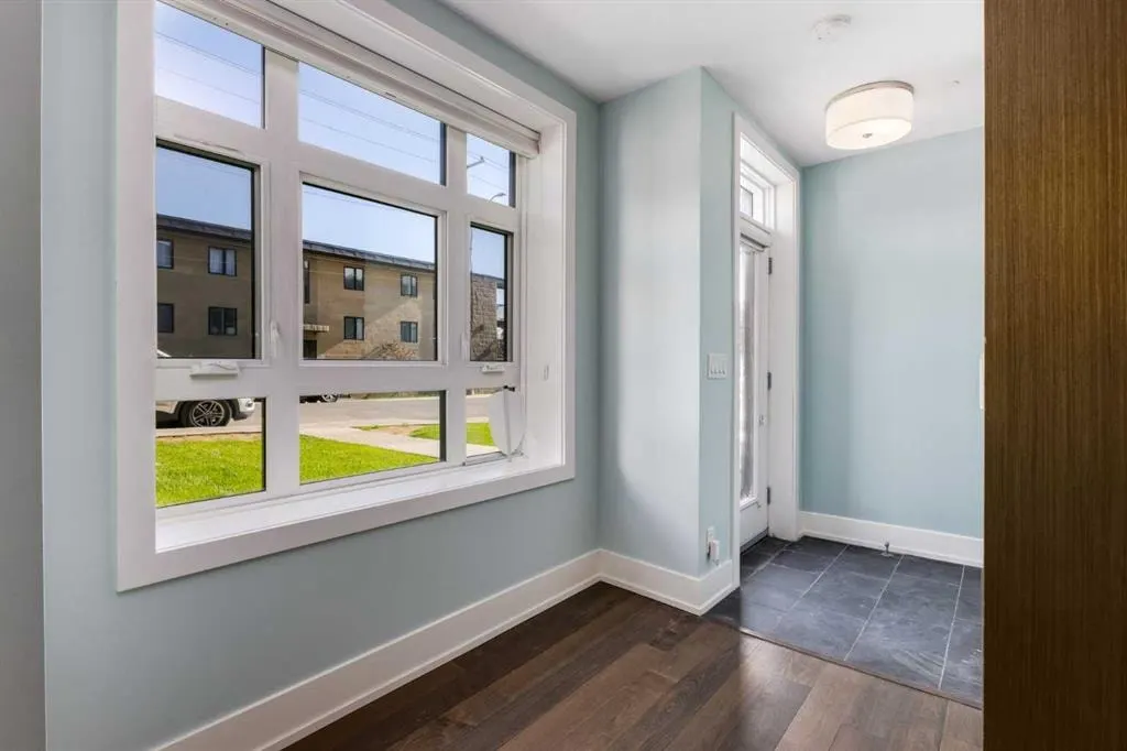 1513 23 Avenue SW — photo 3