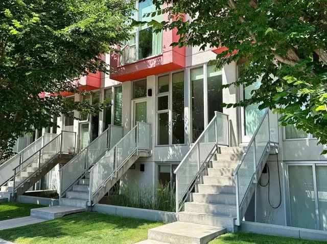 1808 27 Avenue SW #102