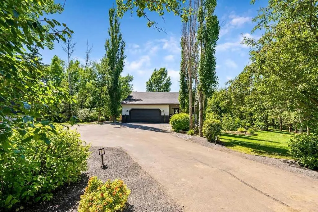 80107 Highwood Meadows Drive E — photo 1