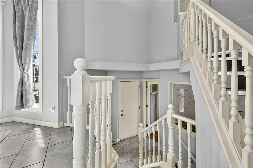 254 Douglas Glen Heath SE — photo 3