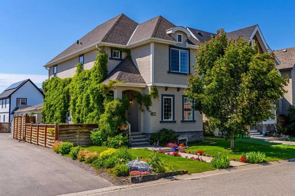 158 Mahogany Grove SE — photo 2