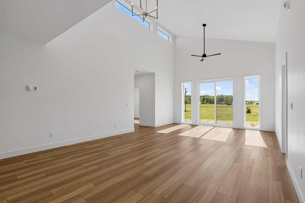 8 Diamond Valley Close — photo 2