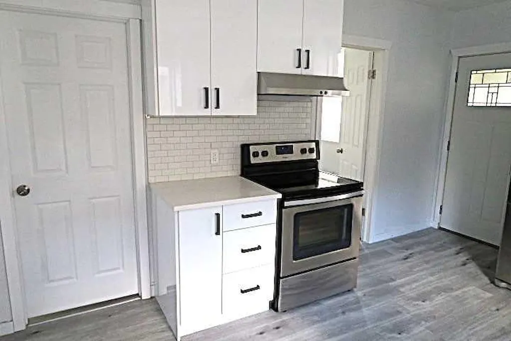 4617 46 Street — photo 2