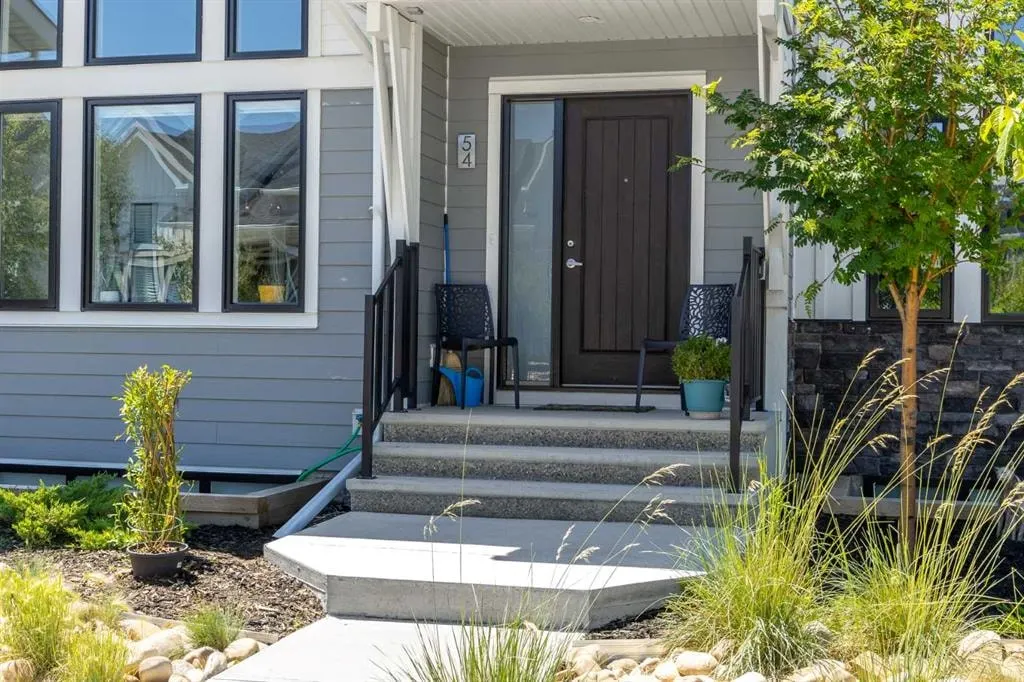 54 Iris Crescent — photo 2