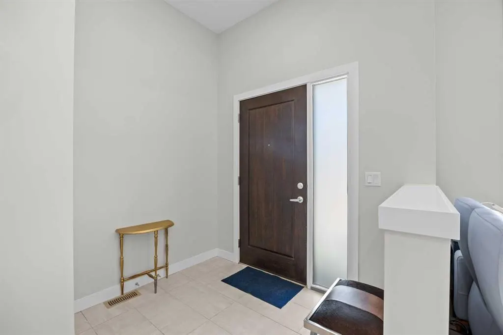 54 Iris Crescent — photo 3