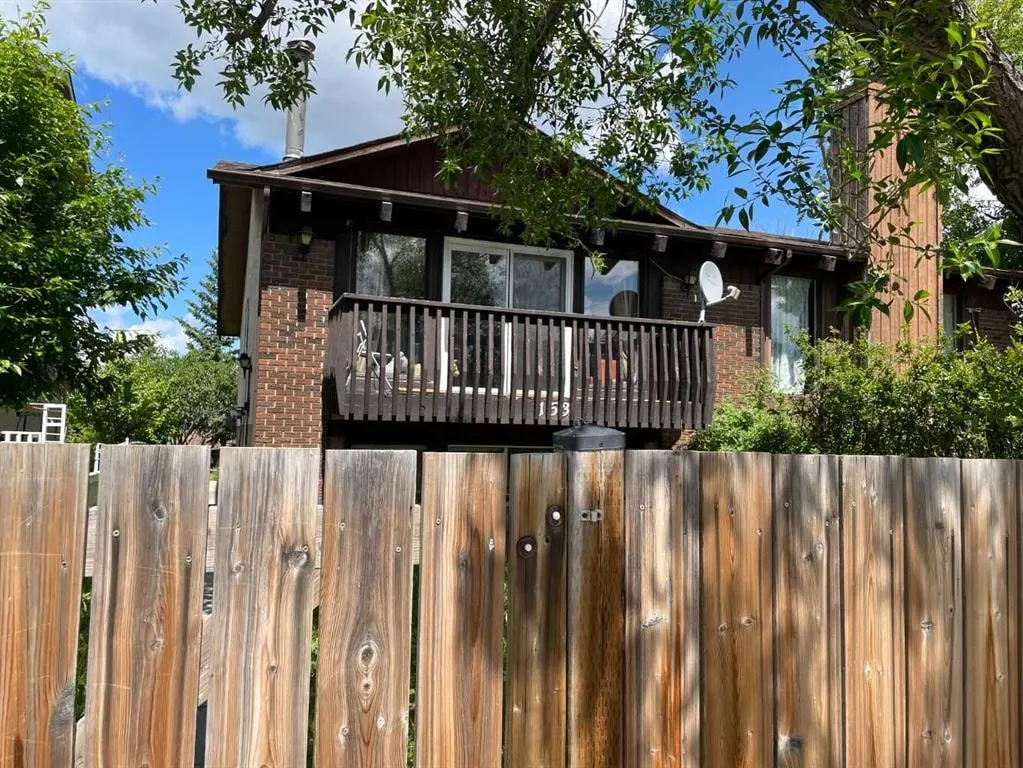 153 Bergen Crescent NW — photo 2