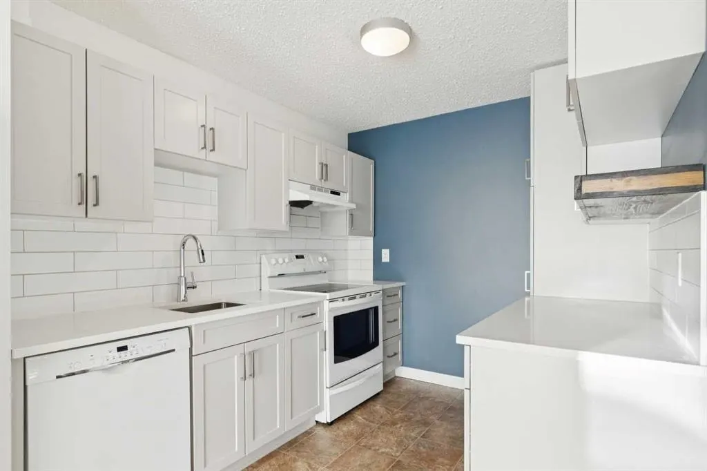 11424 8 Street SW — photo 3