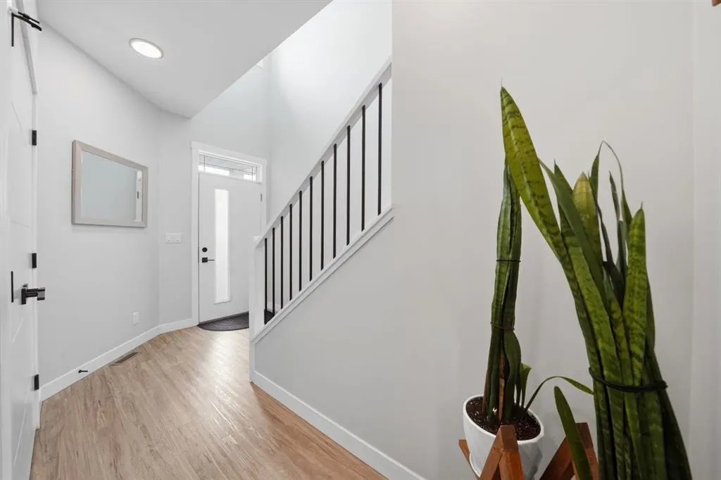 101 Longmire Close — photo 3