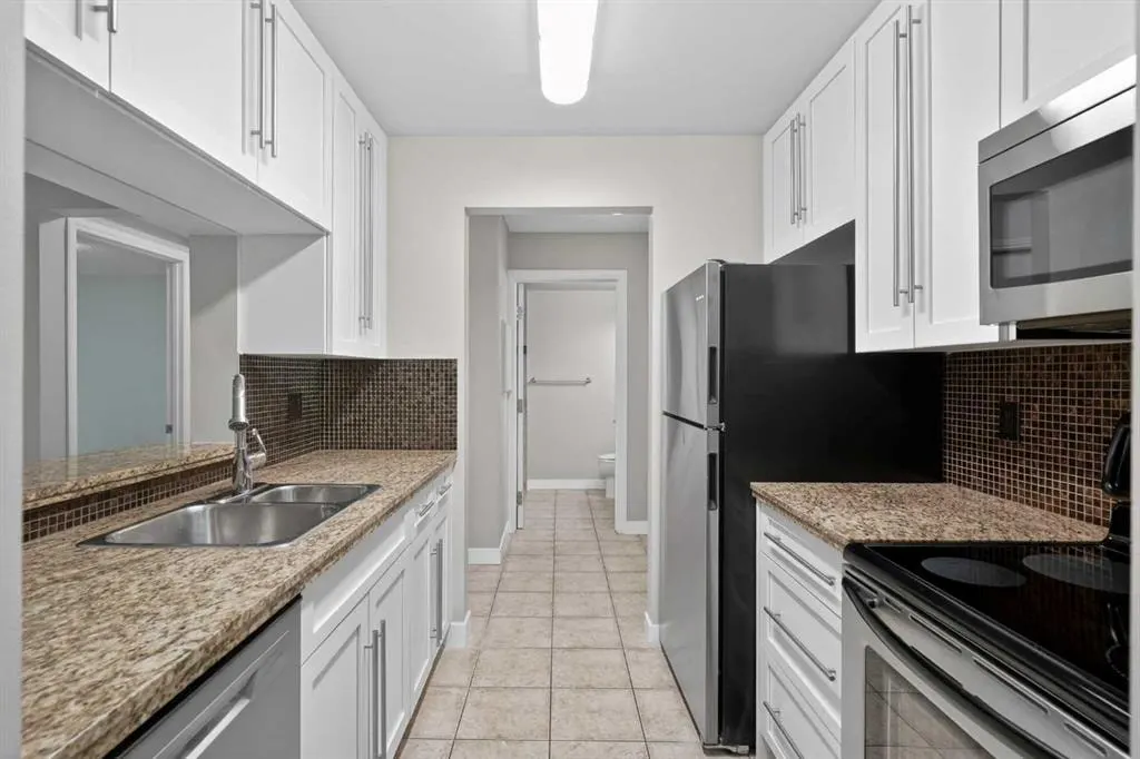 790 Kingsmere Crescent SW #116 — photo 3