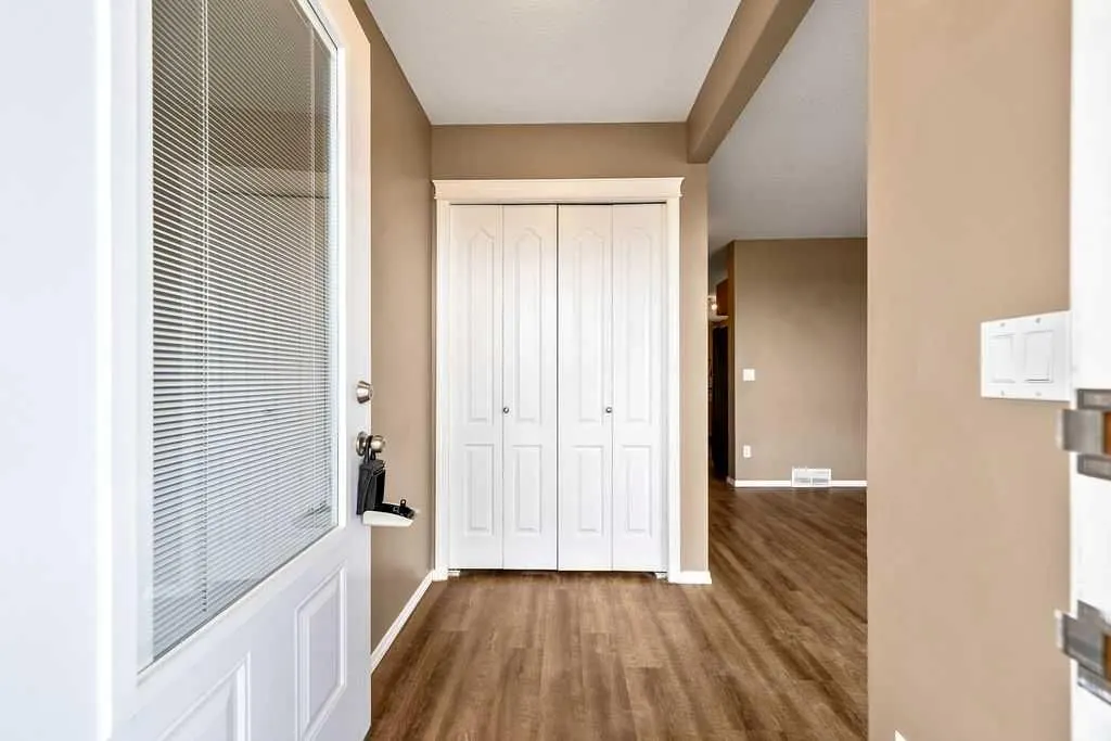 108 Sunrise Terrace NE — photo 2