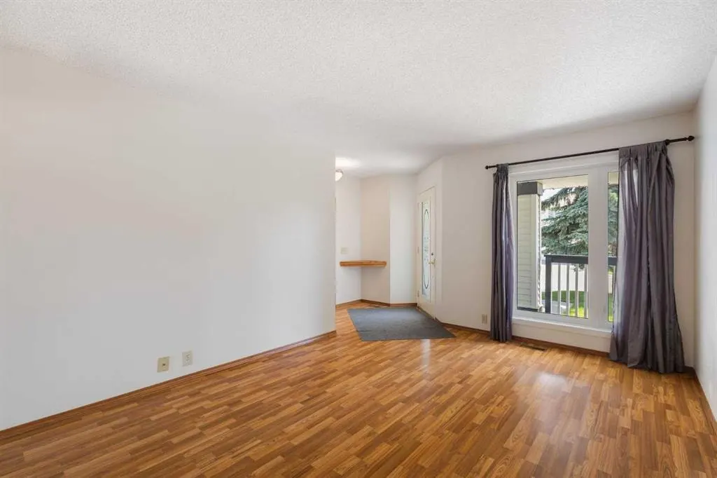 117 Douglasbank Way SE — photo 2
