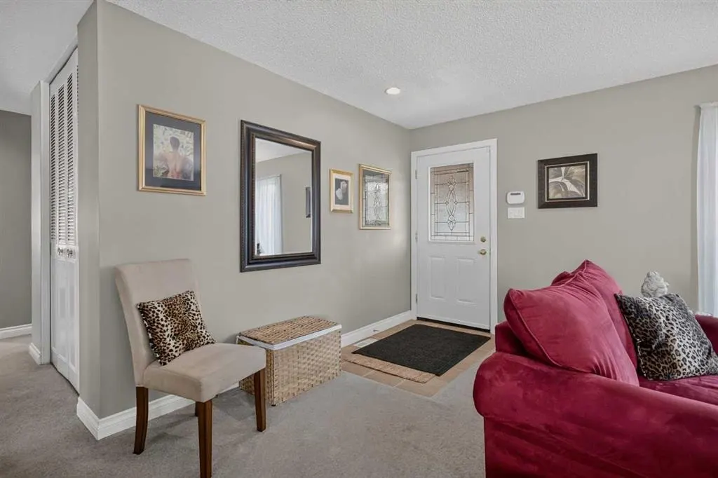 131 Cedarpark Drive SW — photo 3