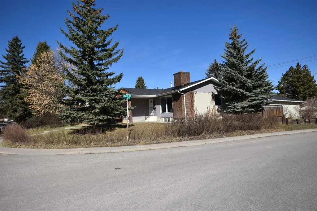 2604 106 Avenue SW — photo 2