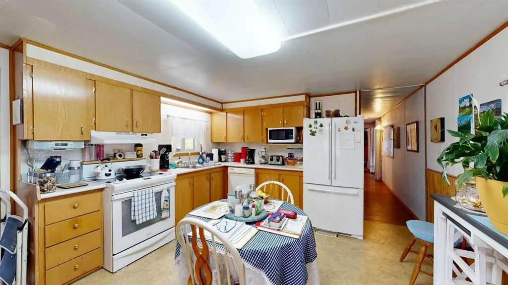 5910 Spruce Park Crescent — photo 2