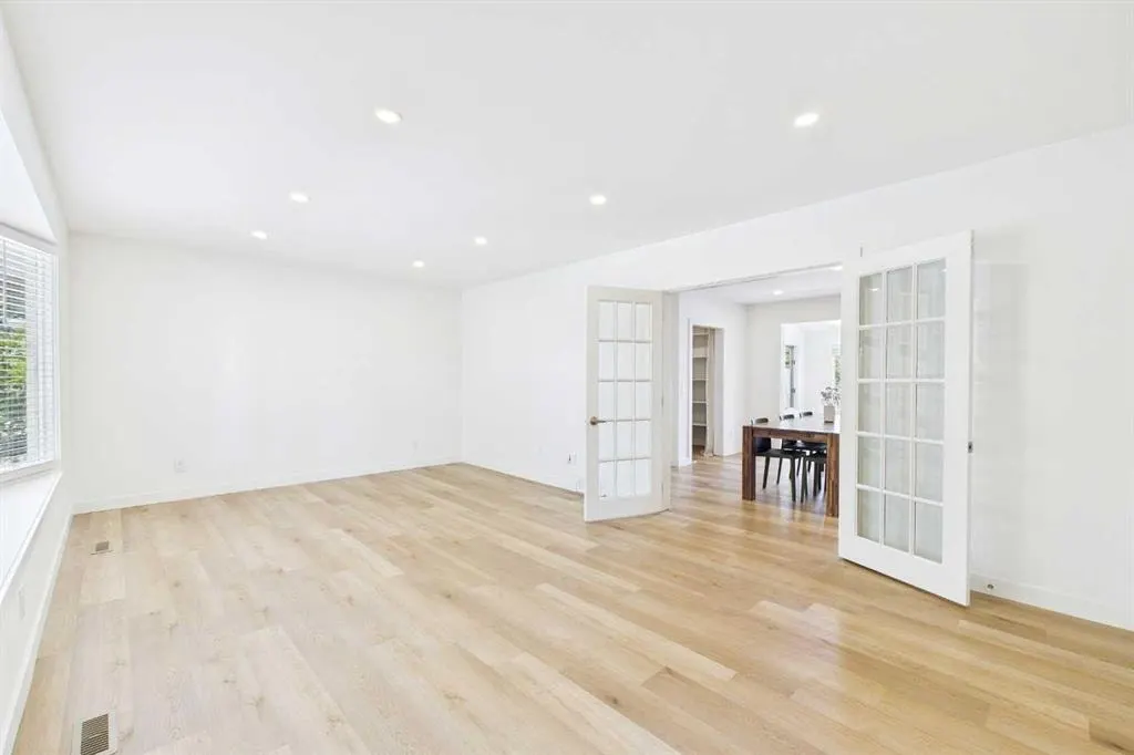 416 Thornhill Place NW — photo 2