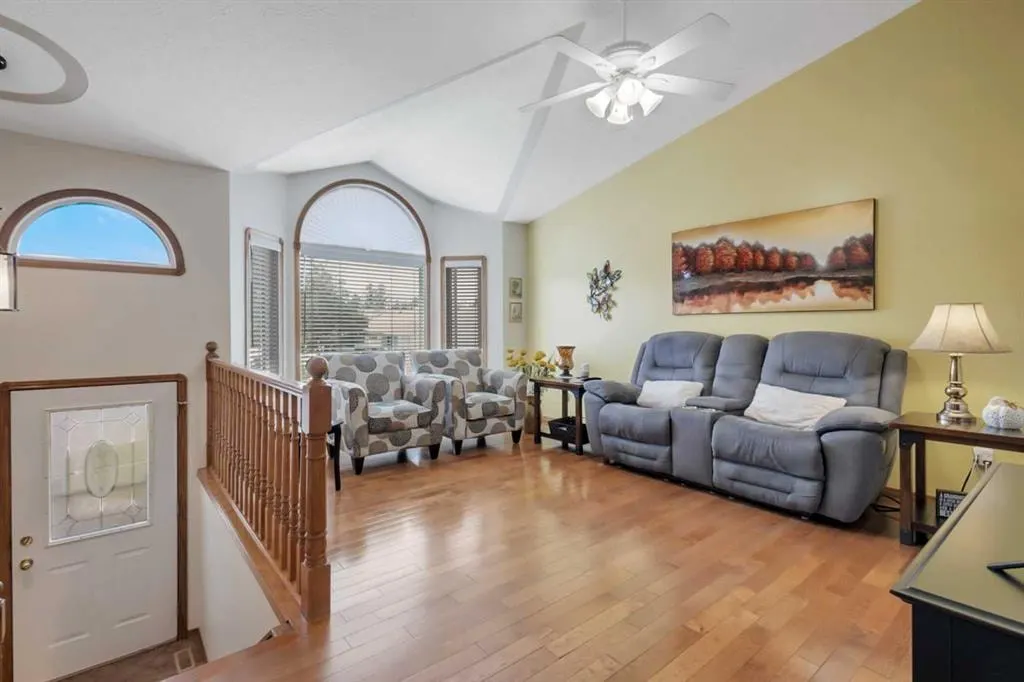 117 Doran Crescent — photo 3