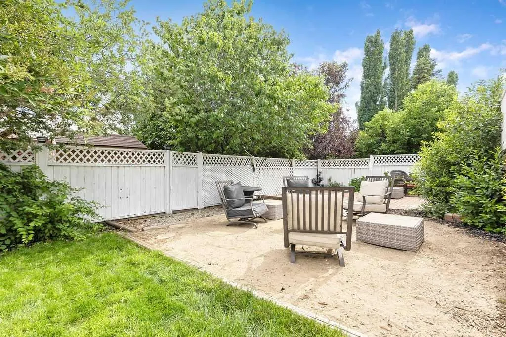 209 Coventry Circle NE — photo 2