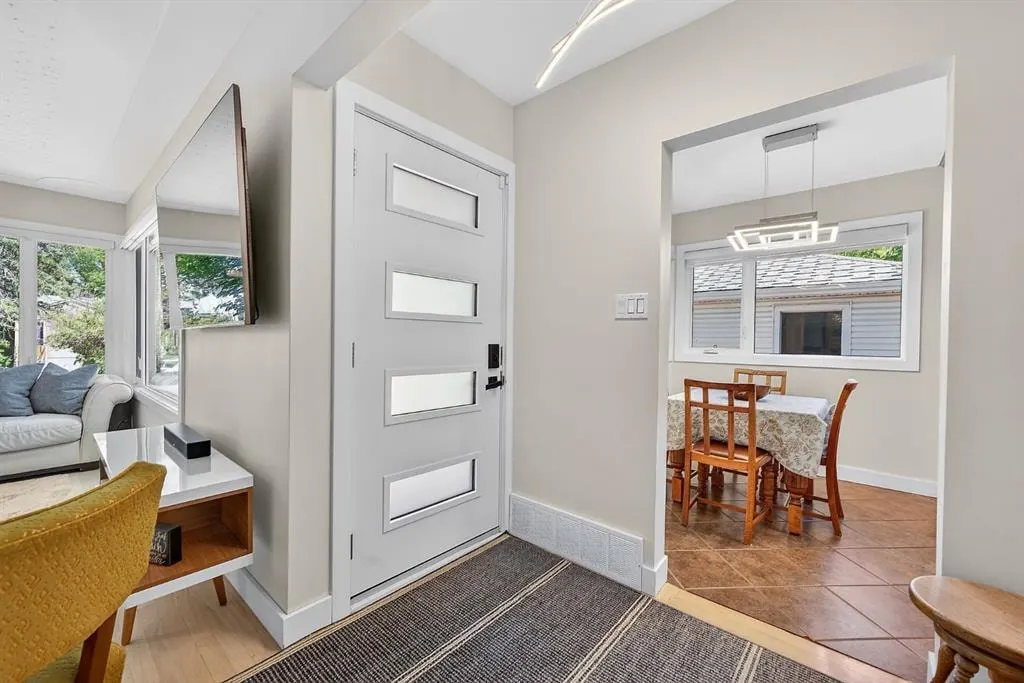 3723 2 Street NW — photo 3