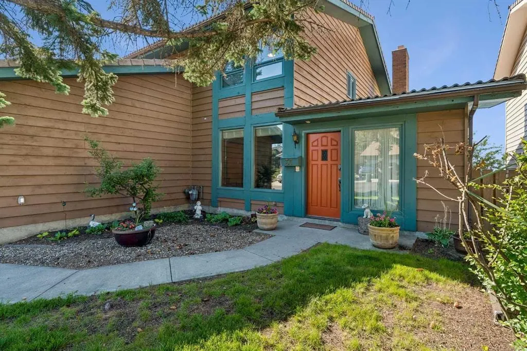 31 Edgehill Bay NW — photo 2