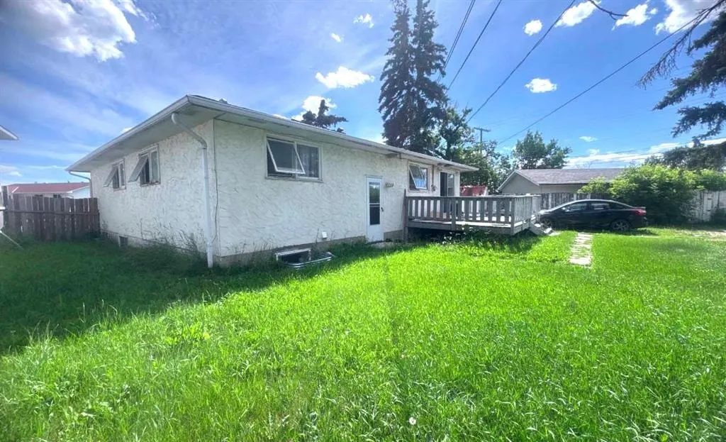 235 Penbrooke Close SE — photo 3