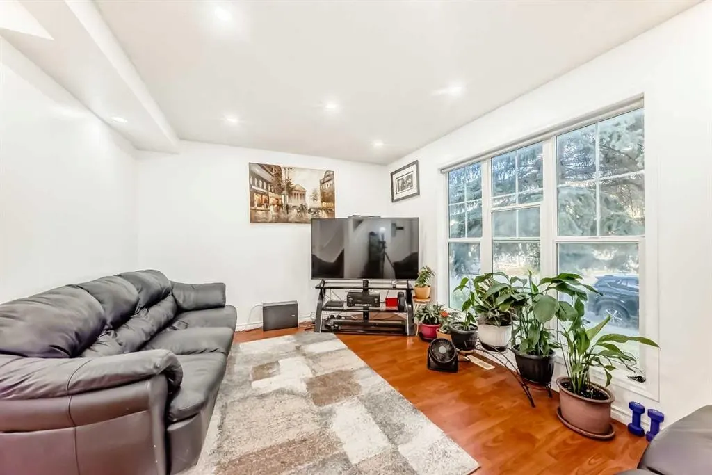 79 Hidden Crescent NW — photo 3