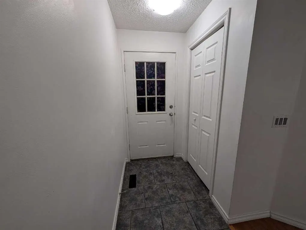 114 Castledale Way NE — photo 3