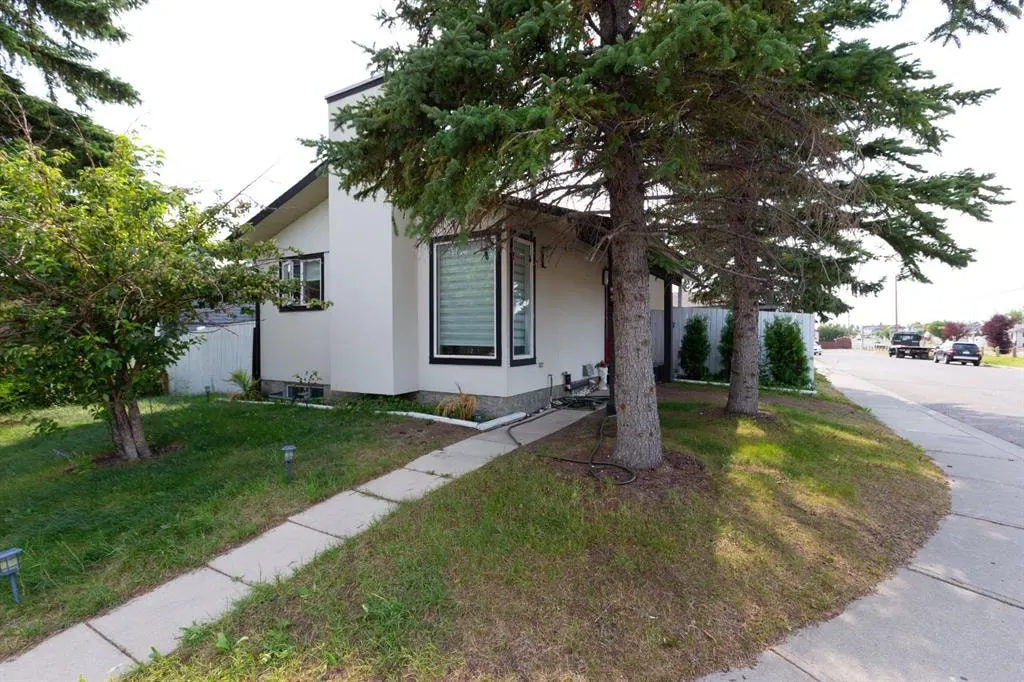 95 Castleridge Close NE — photo 3