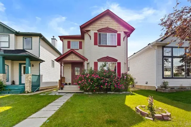221 Tarington Close NE