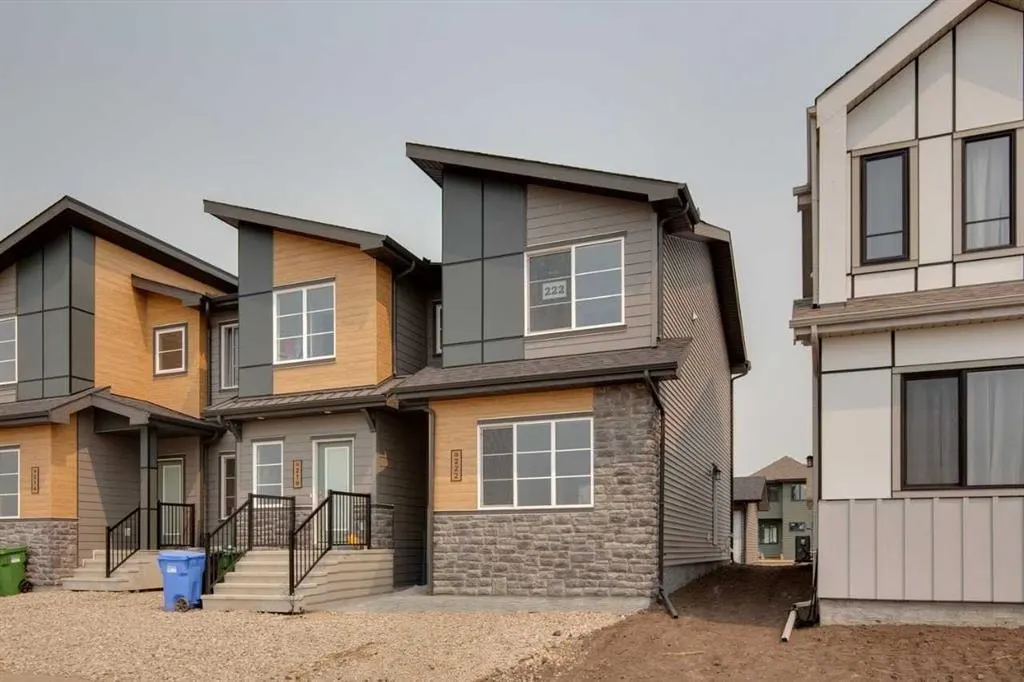 222 Heartwood Parade SE — photo 1