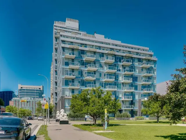 118 Waterfront Court SW #806