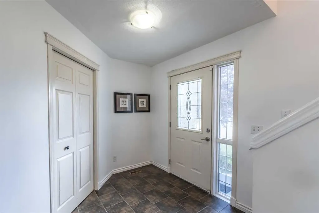 203 Coville Close NE — photo 2